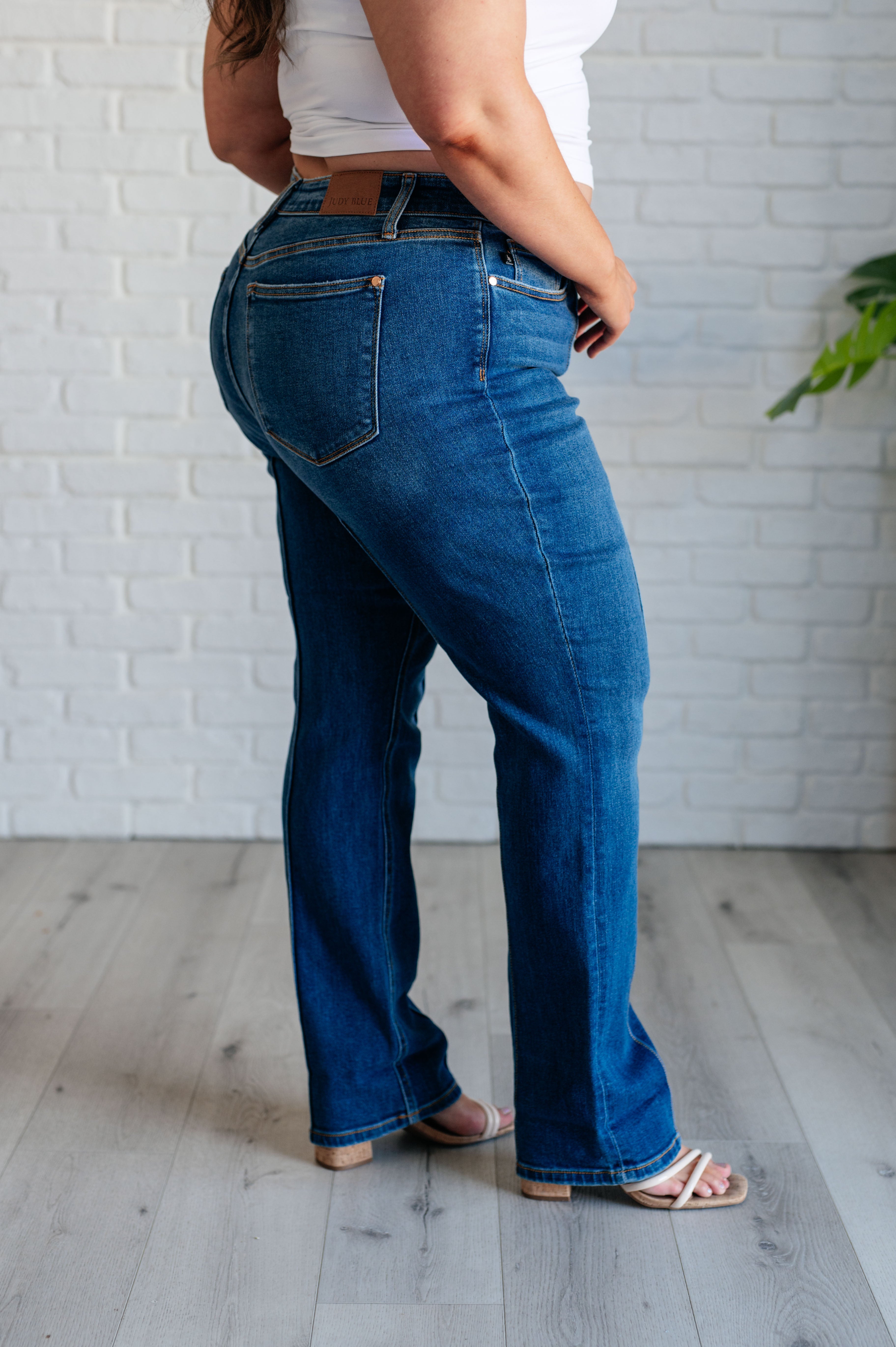 JUDY BLUE Campbell High Rise Center Seam Detail Straight Jeans