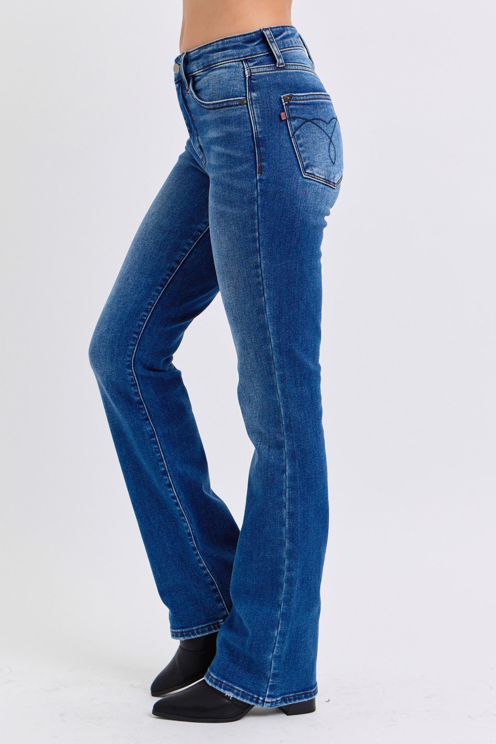 JUDY BLUE: Mid-Rise Bootcut Jeans with Thermal Lining