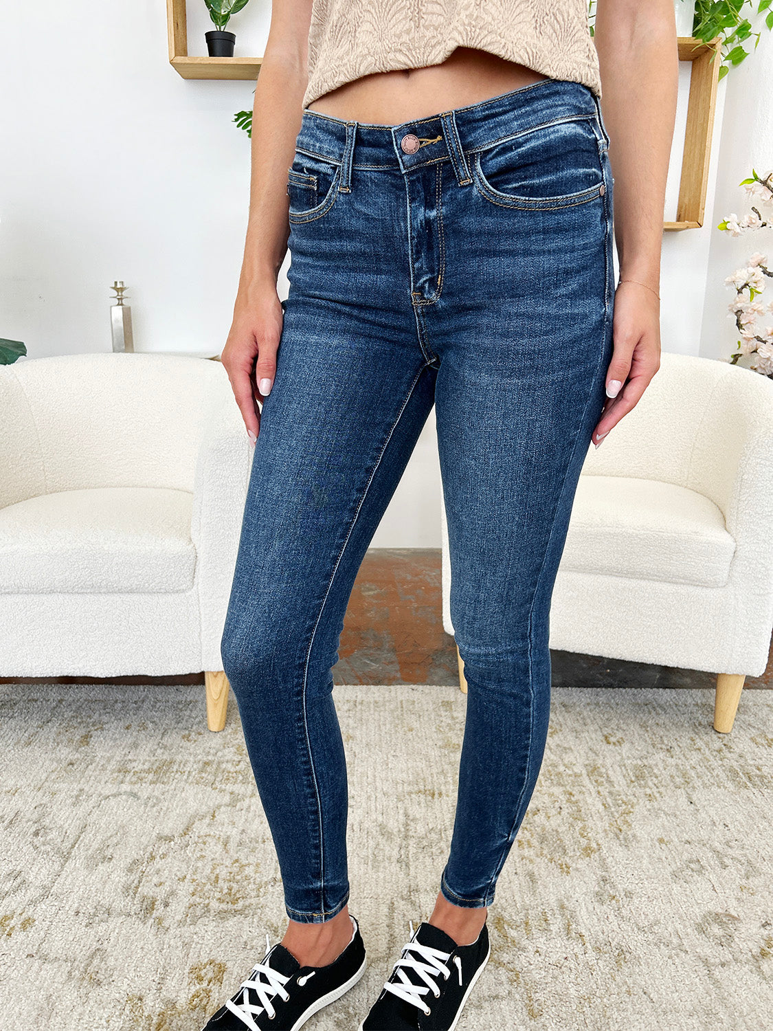 JUDY BLUE Classic Handsand Skinny Jeans