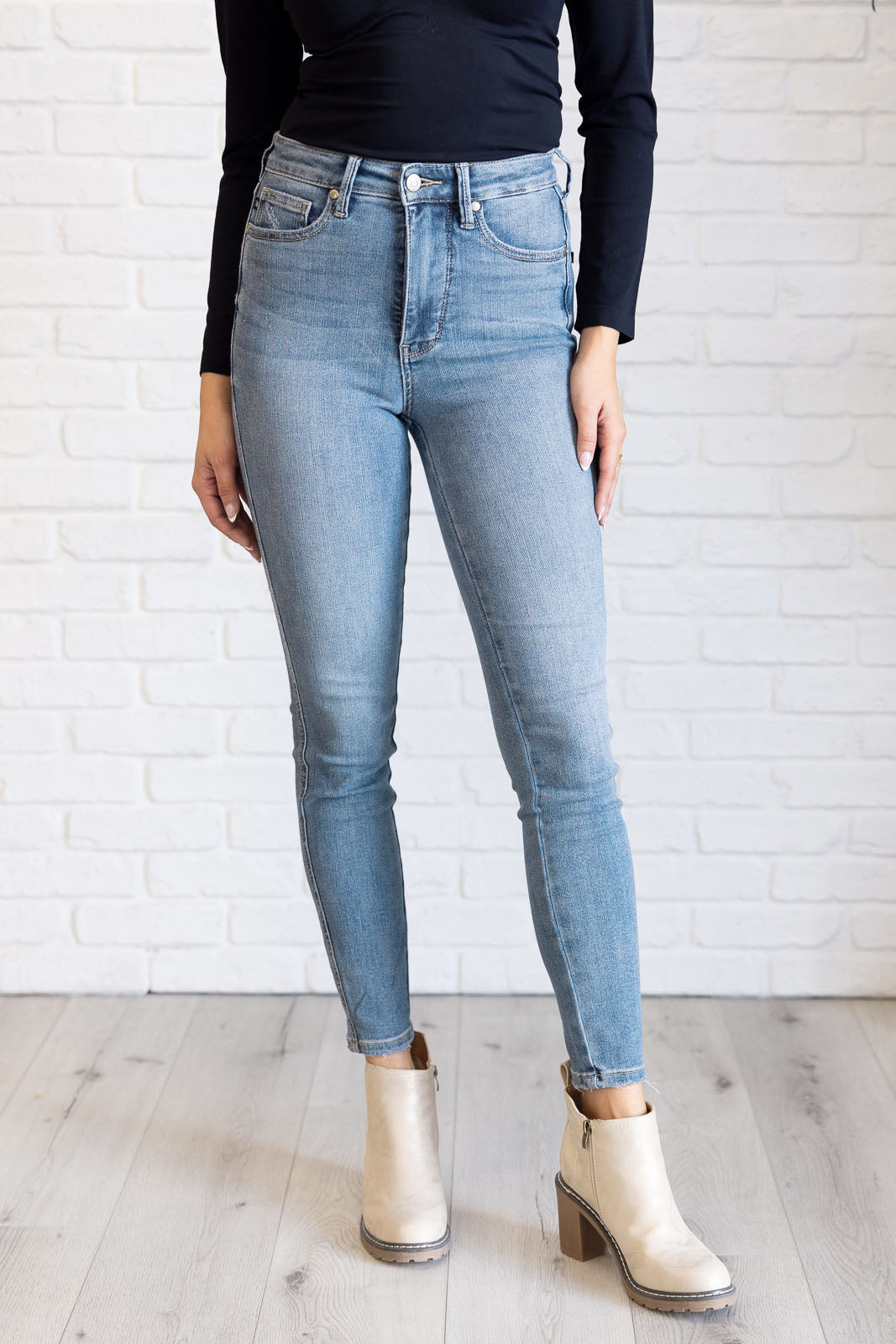 JUDY BLUE: Justine High Rise Control Top Contrast Wash Skinny Jeans