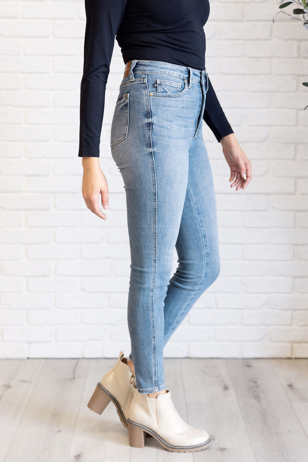 JUDY BLUE: Justine High Rise Control Top Contrast Wash Skinny Jeans