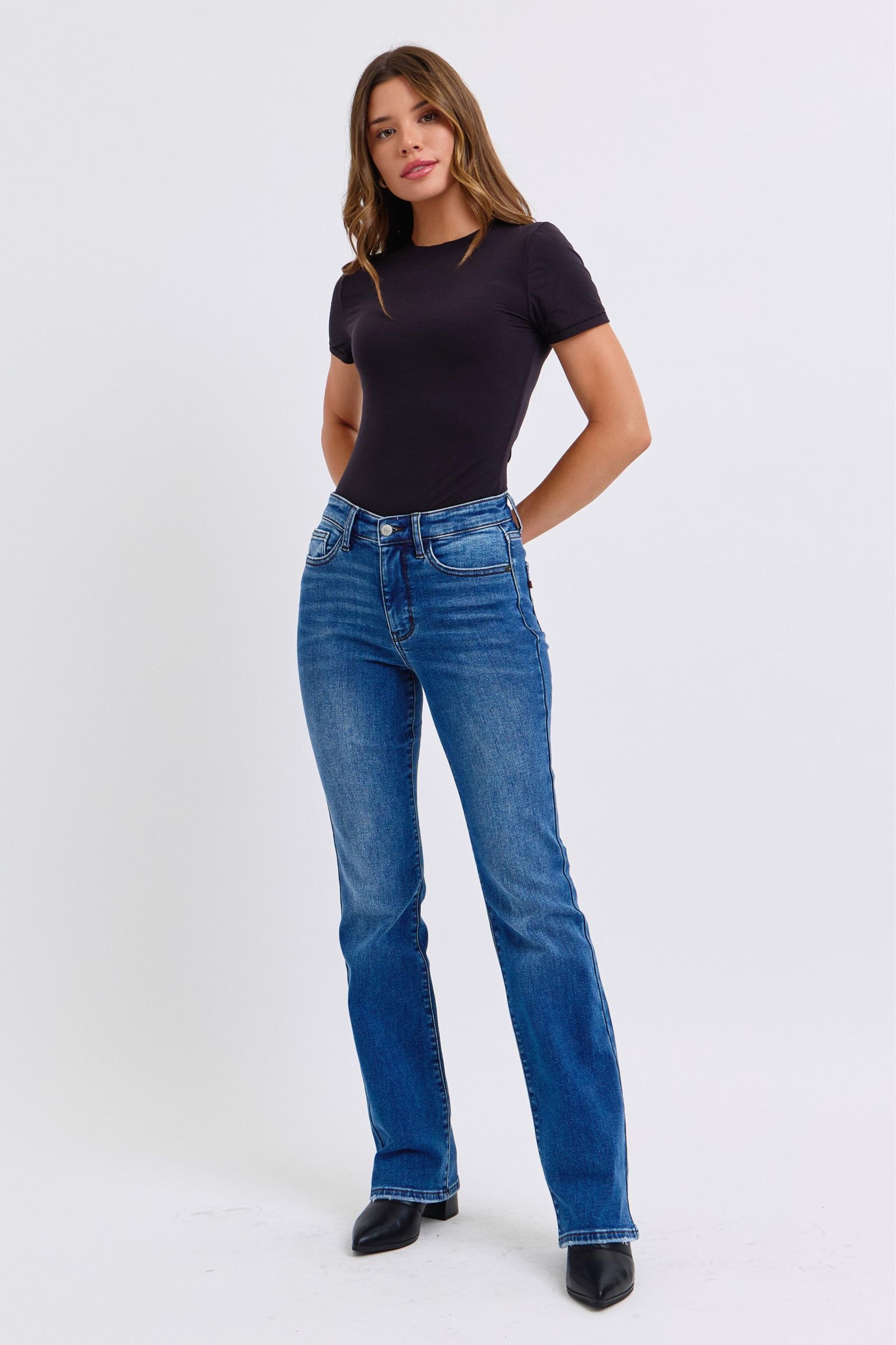 JUDY BLUE: Mid-Rise Bootcut Jeans with Thermal Lining