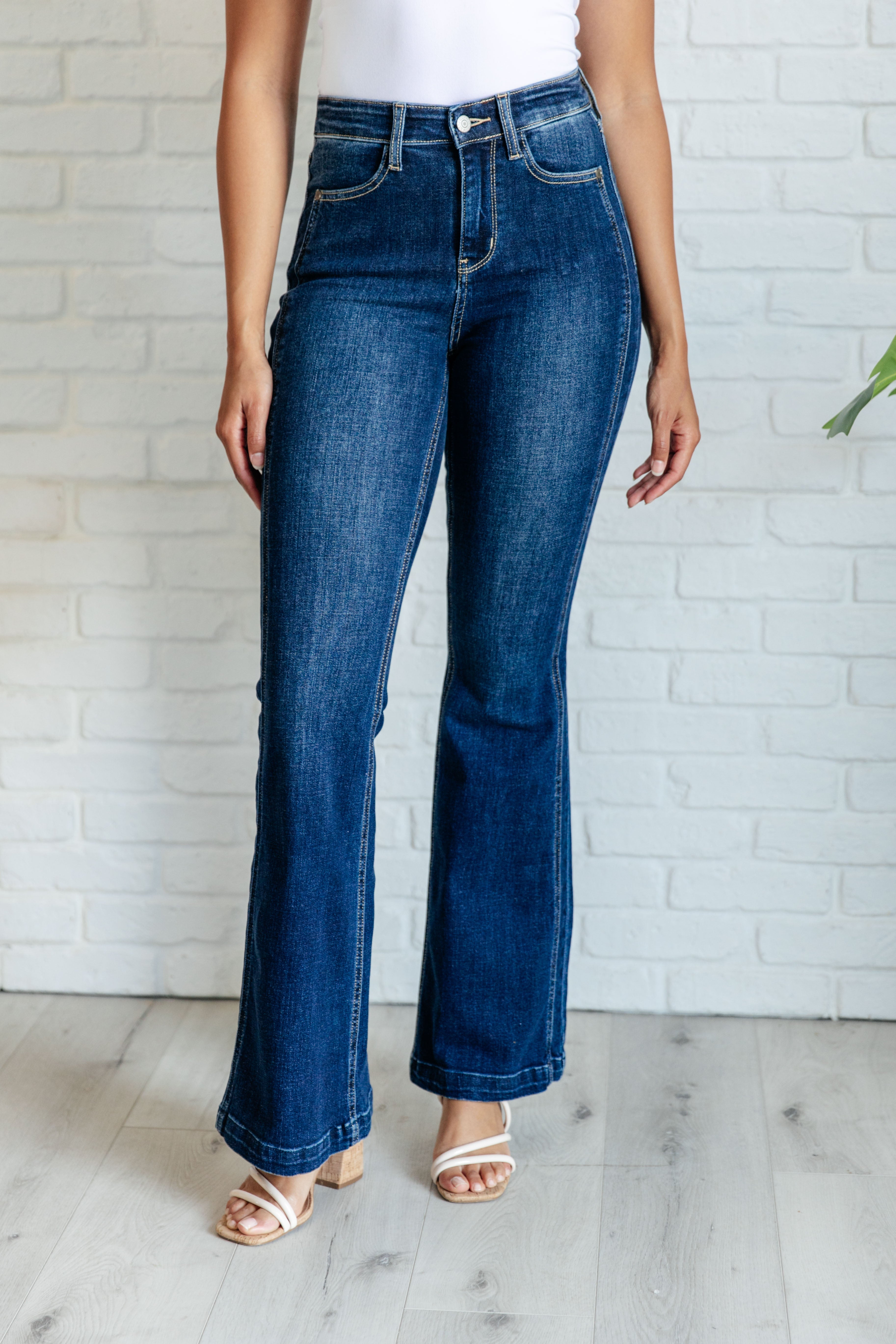 JUDY BLUE: Mavis High Rise Side Seam Detail Flare Jeans