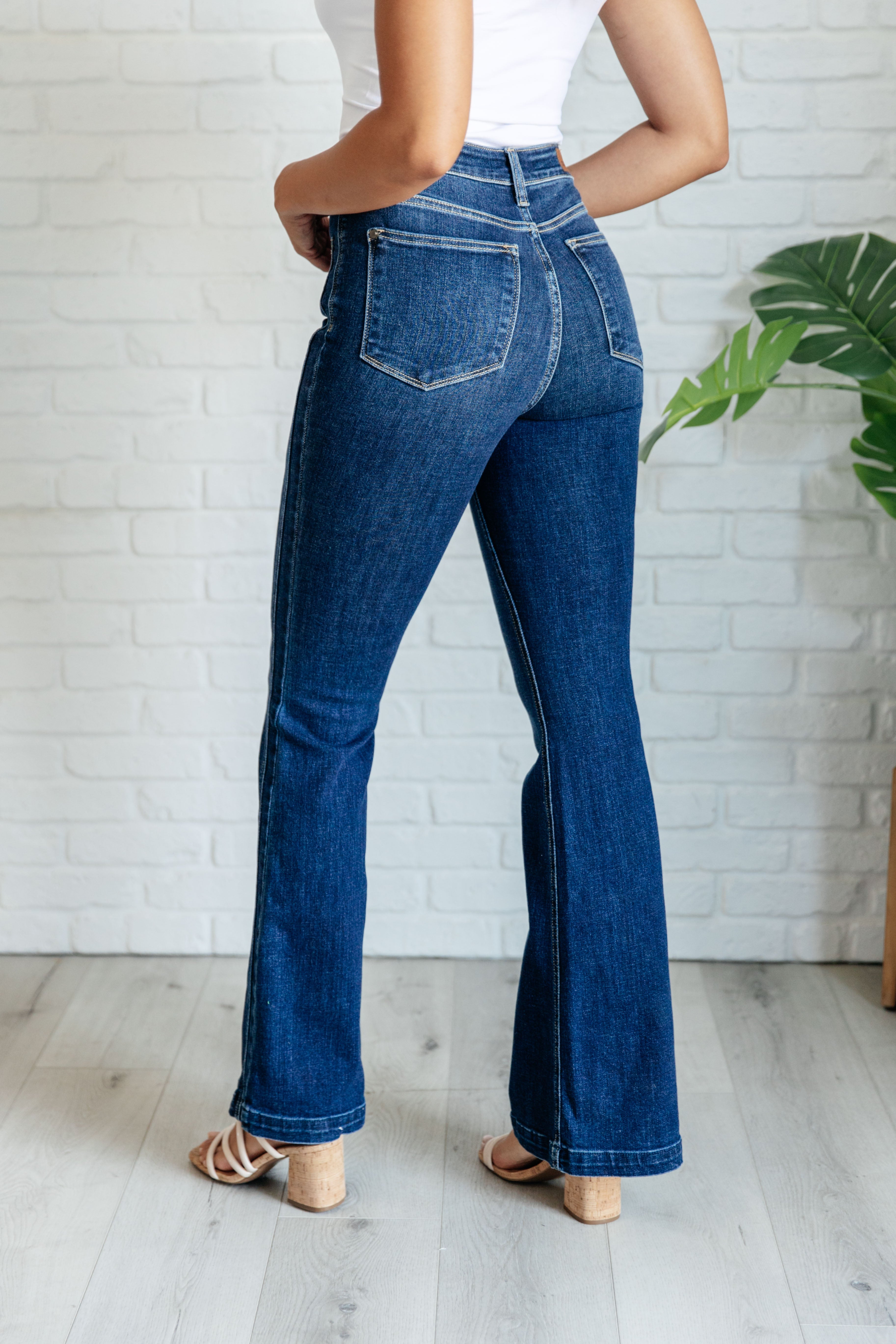 JUDY BLUE: Mavis High Rise Side Seam Detail Flare Jeans