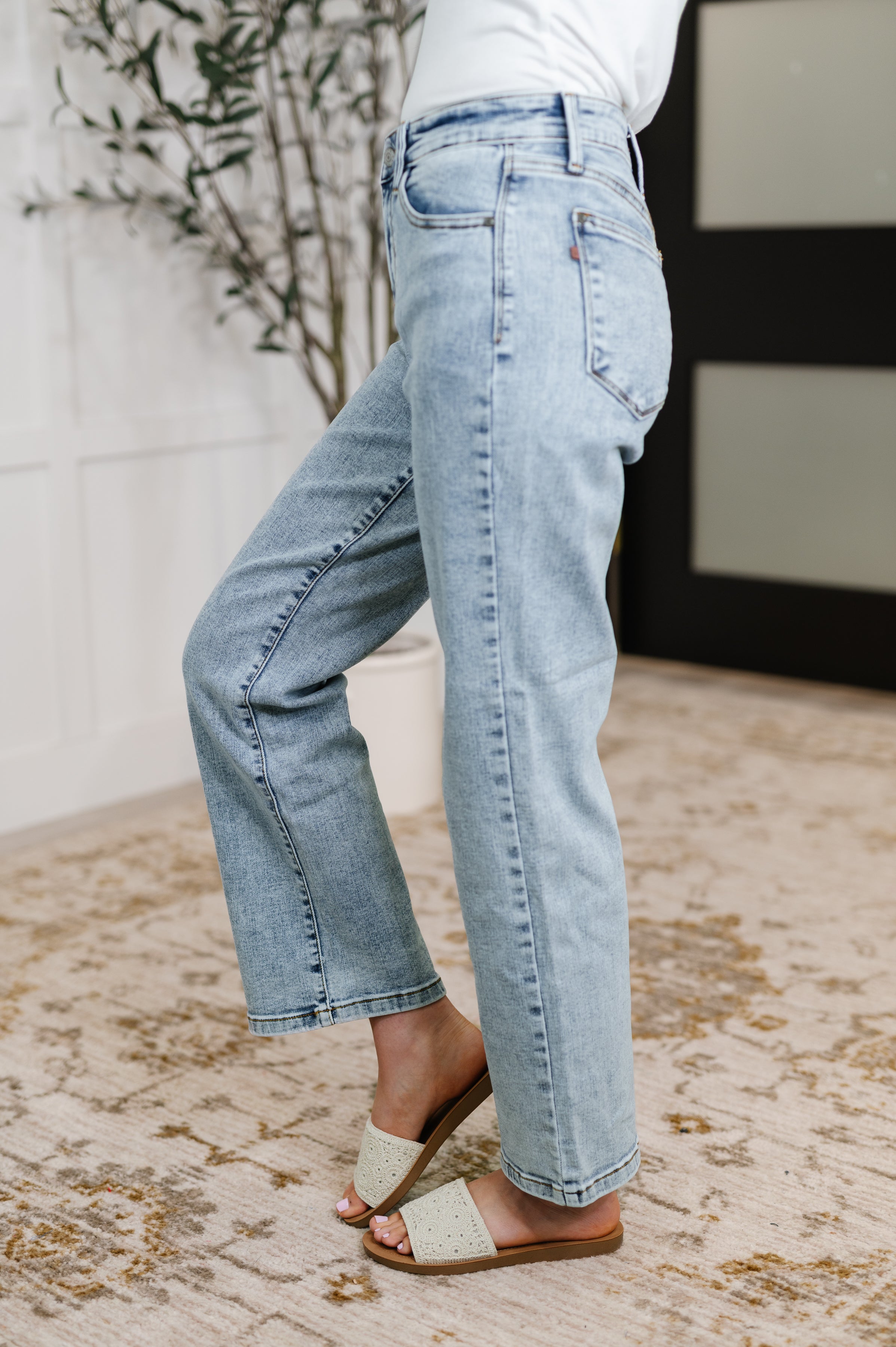 JUDY BLUE:  Debbie High Rise Stone Wash Straight Fit Jeans