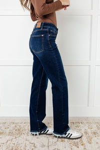 JUDY BLUE: Jacqueline Mid Rise Frayed Hem Straight Leg Jean