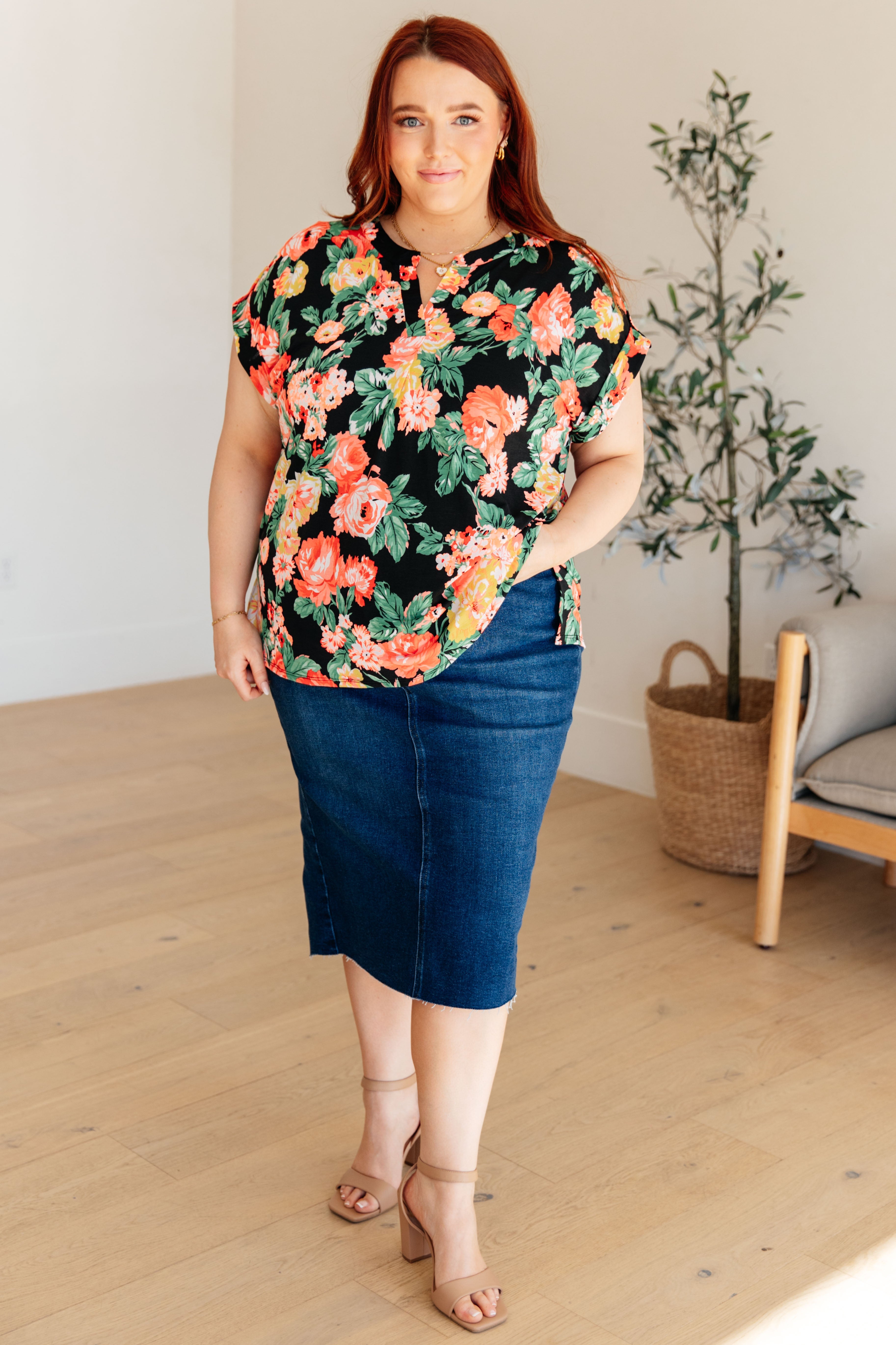 Lizzy Cap Sleeve Top in Black Garden Floral