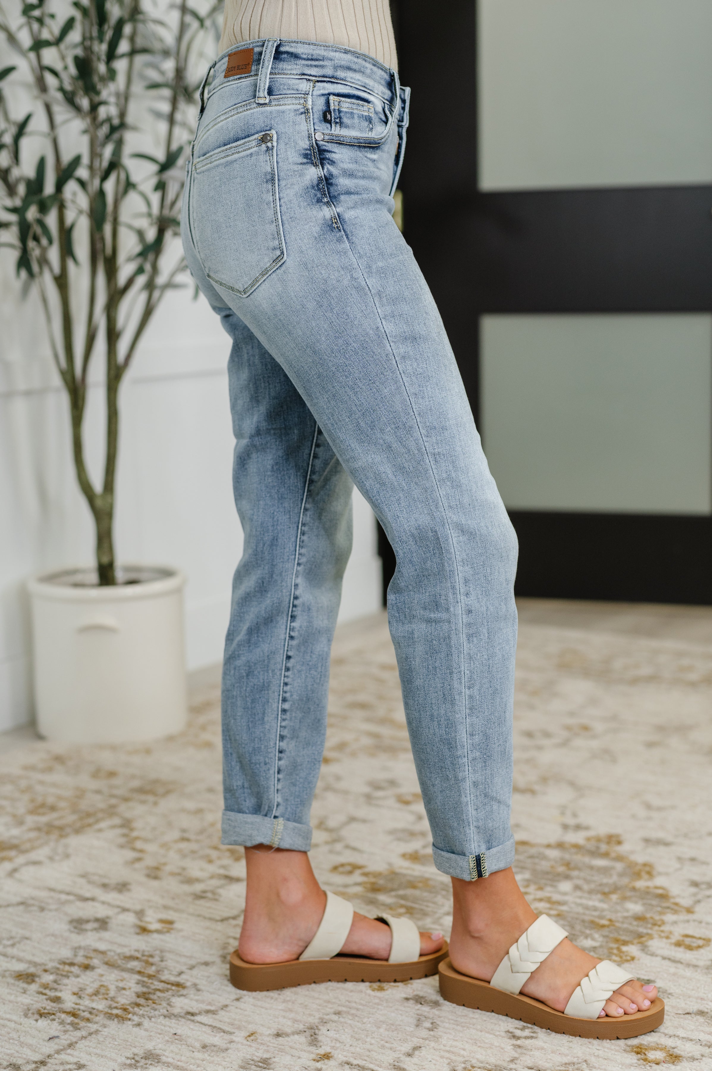 JUDY BLUE: Mallory Mid Rise Bleach Wash Boyfriend Jeans