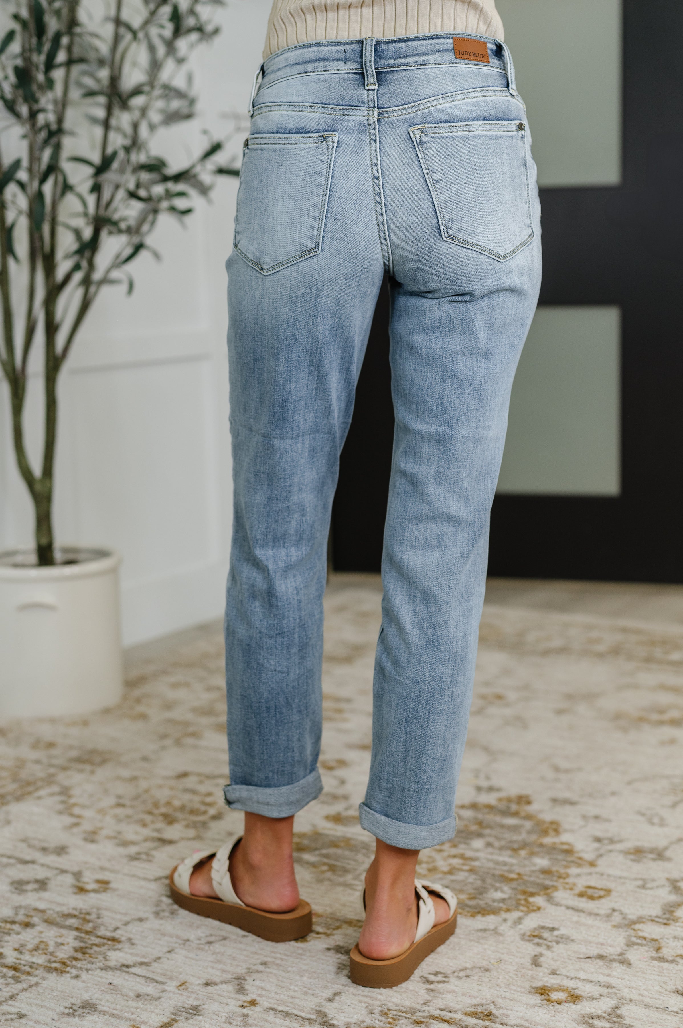 JUDY BLUE: Mallory Mid Rise Bleach Wash Boyfriend Jeans