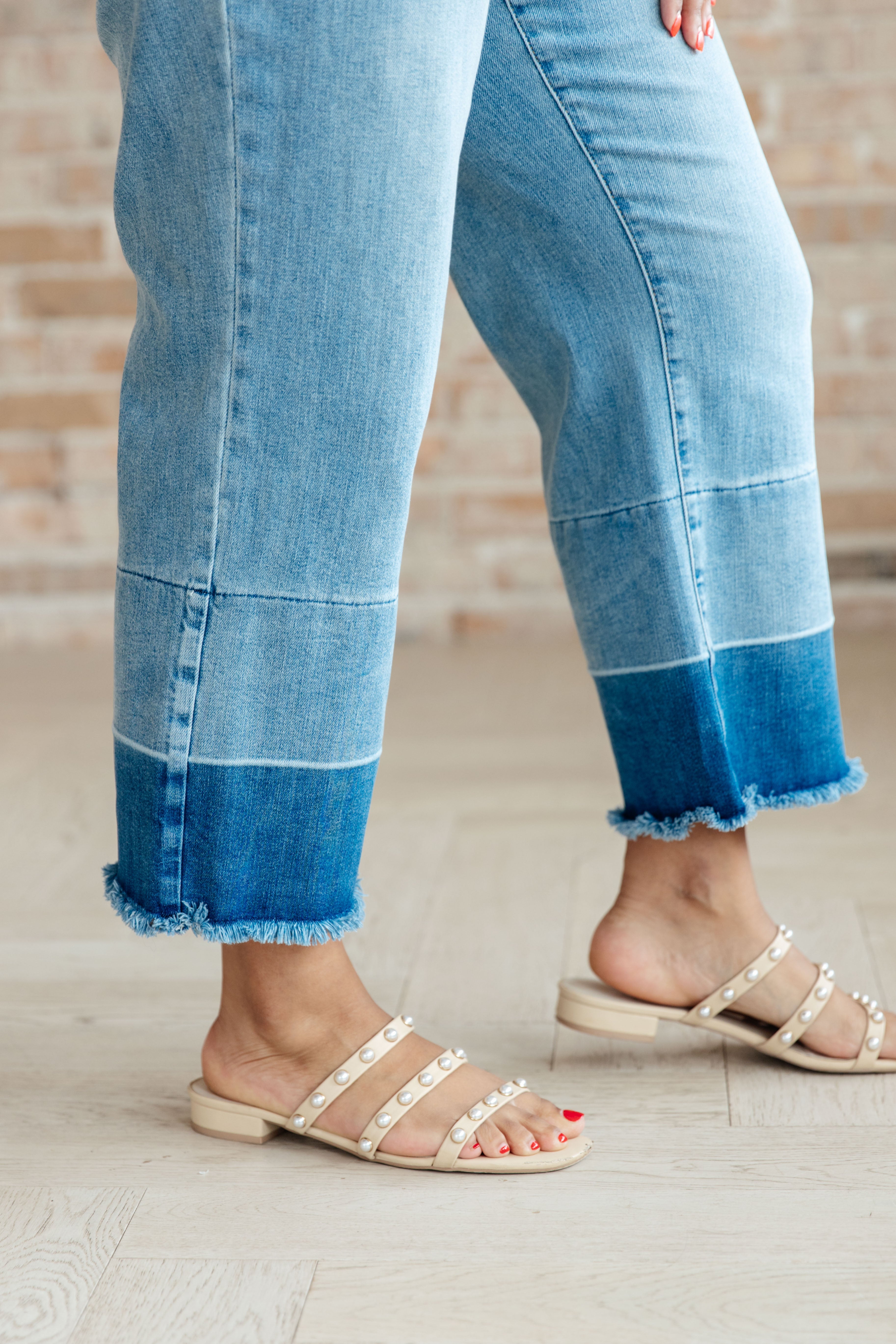 JUDY BLUE Olivia High Rise Wide Leg Crop Jeans in Medium Wash