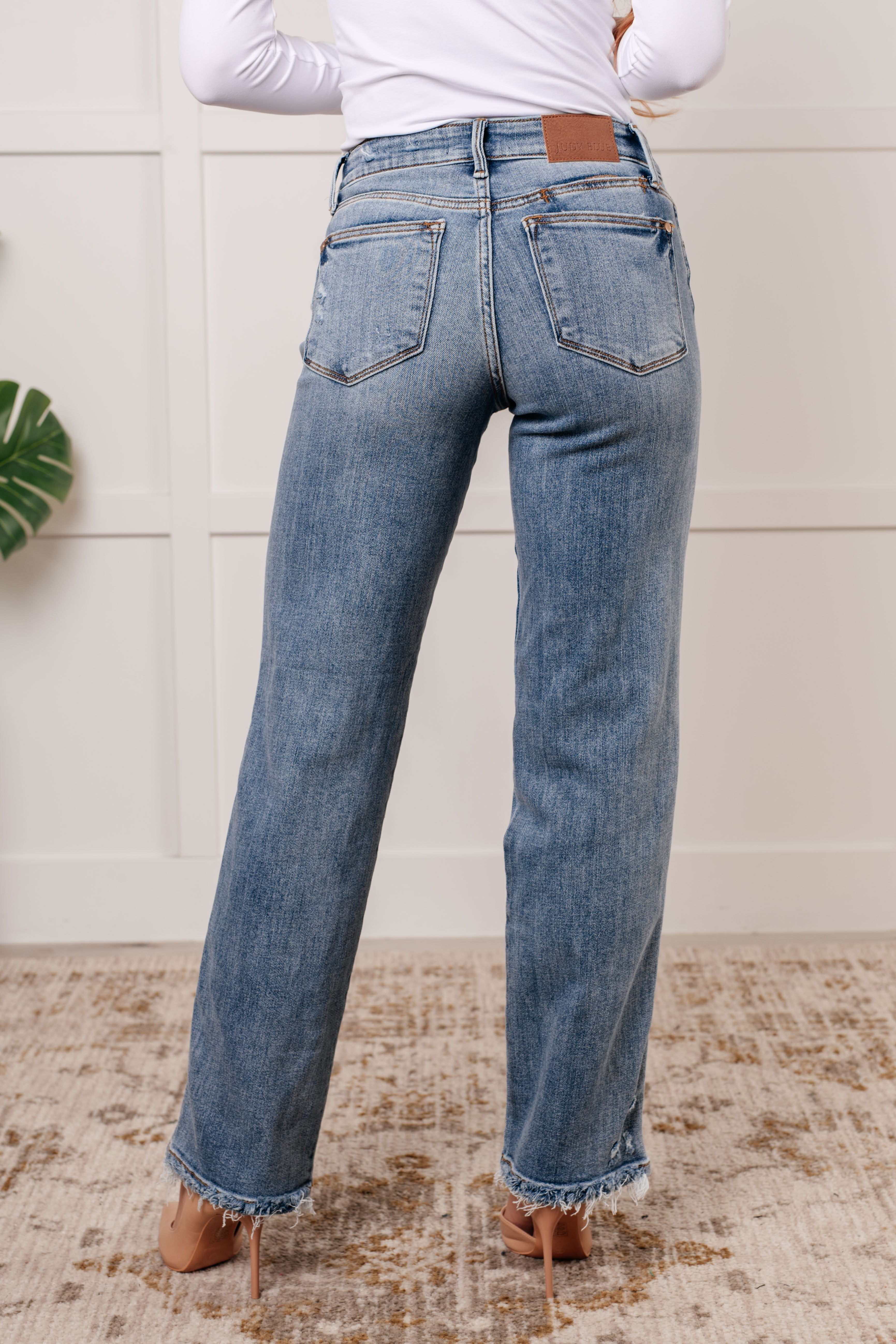 JUDY BLUE: Quinn Mid Rise Cell Phone Pocket Dad Jeans