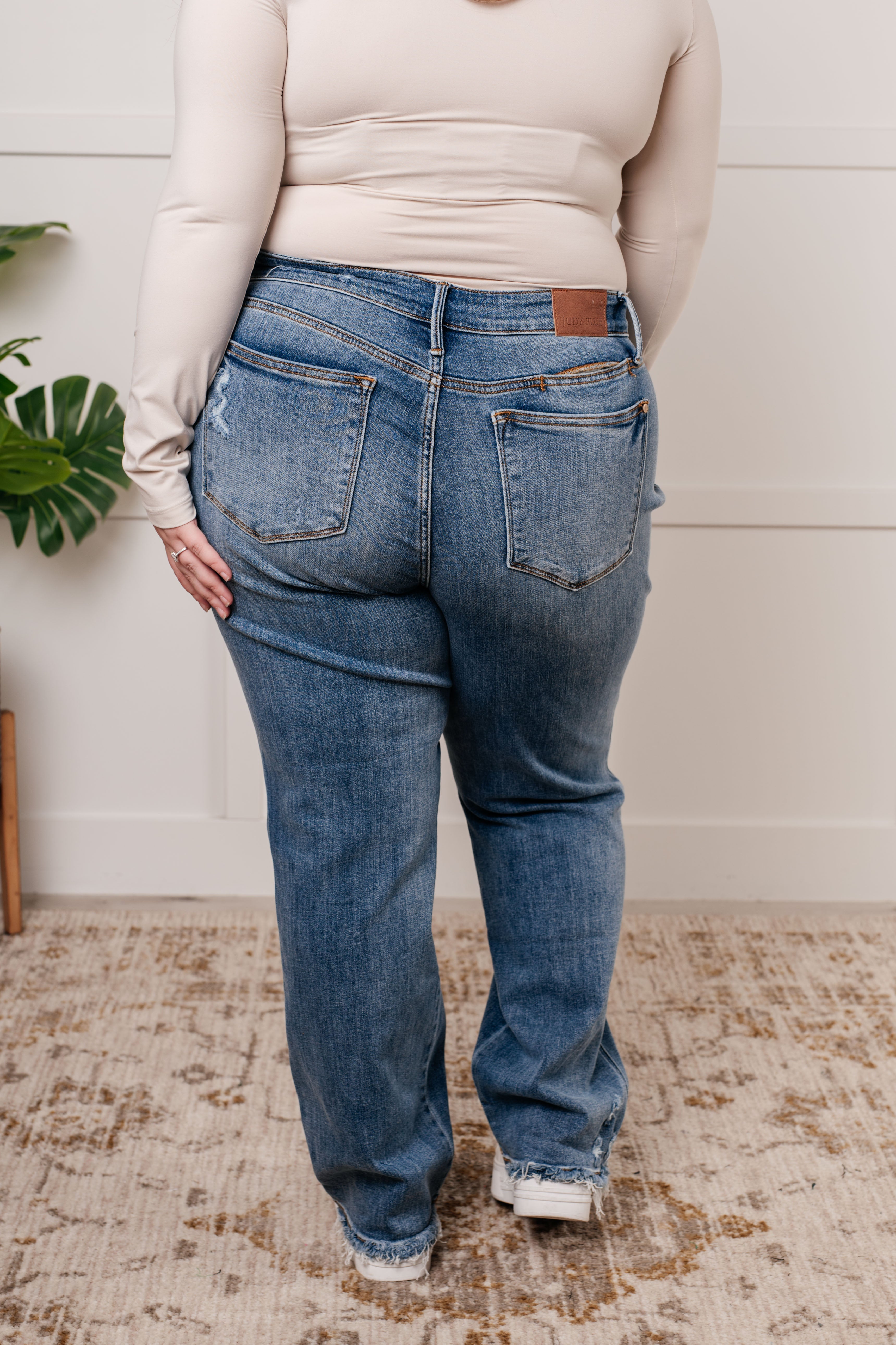 JUDY BLUE: Quinn Mid Rise Cell Phone Pocket Dad Jeans