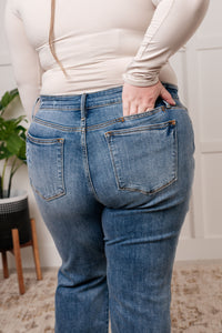 JUDY BLUE: Quinn Mid Rise Cell Phone Pocket Dad Jeans