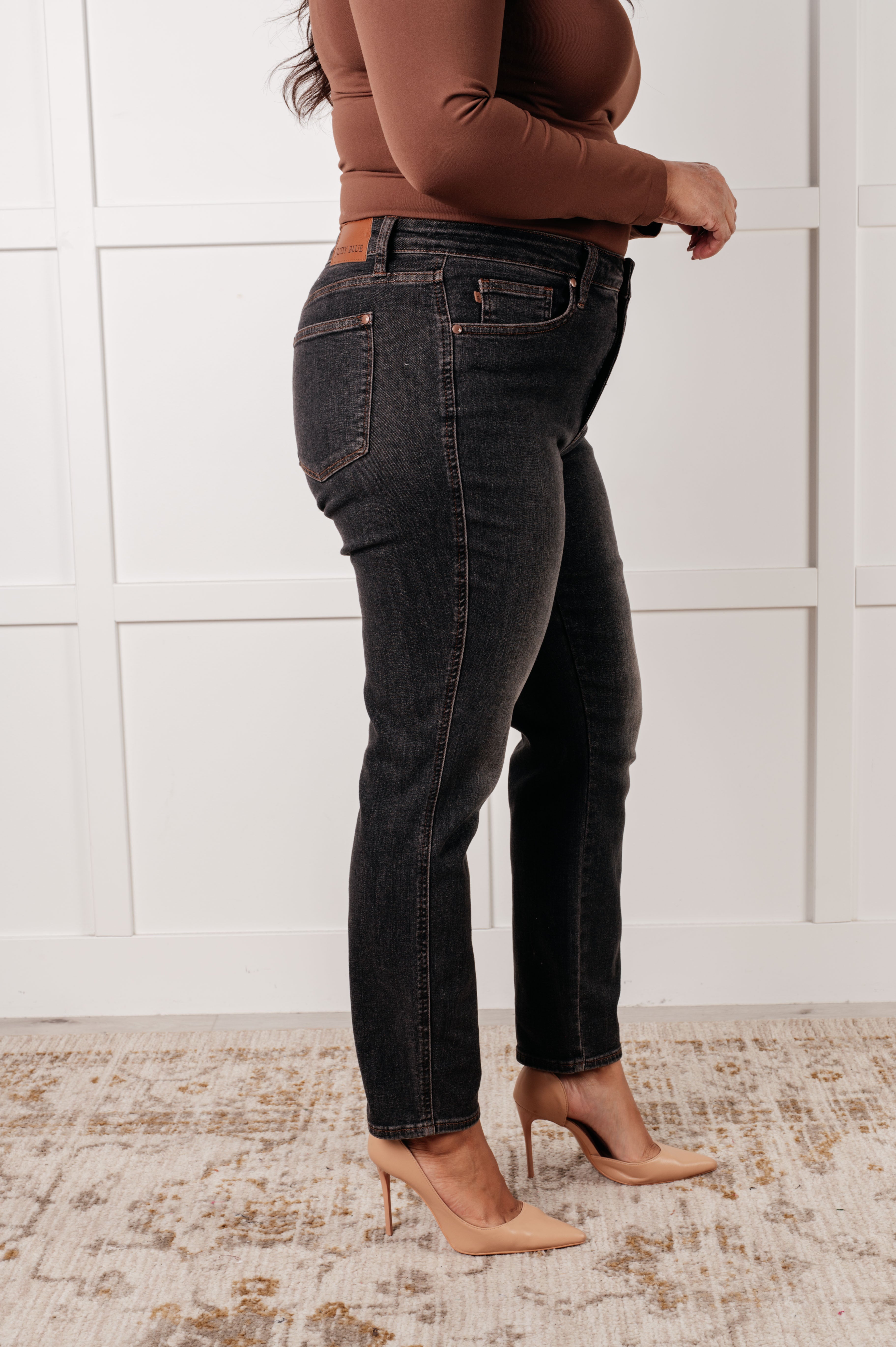 JUDY BLUE: Rita Mid Rise Control Top Slim Jeans