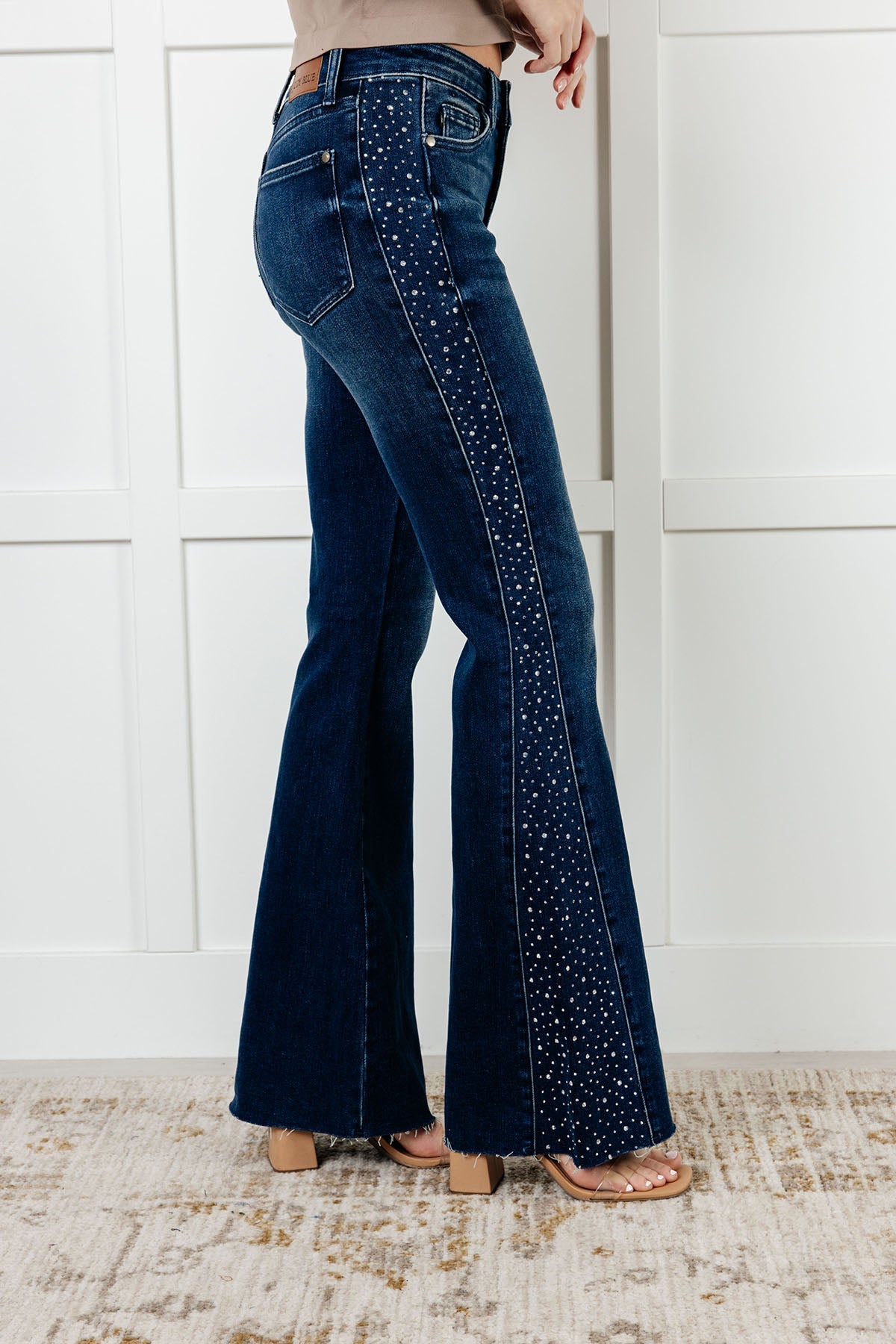 JUDY BLUE: Shannon Mid Rise Rhinestone Detail Flare Jeans