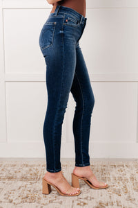 JUDY BLUE: Skylar Mid Rise Thermal Vintage Skinny Jean