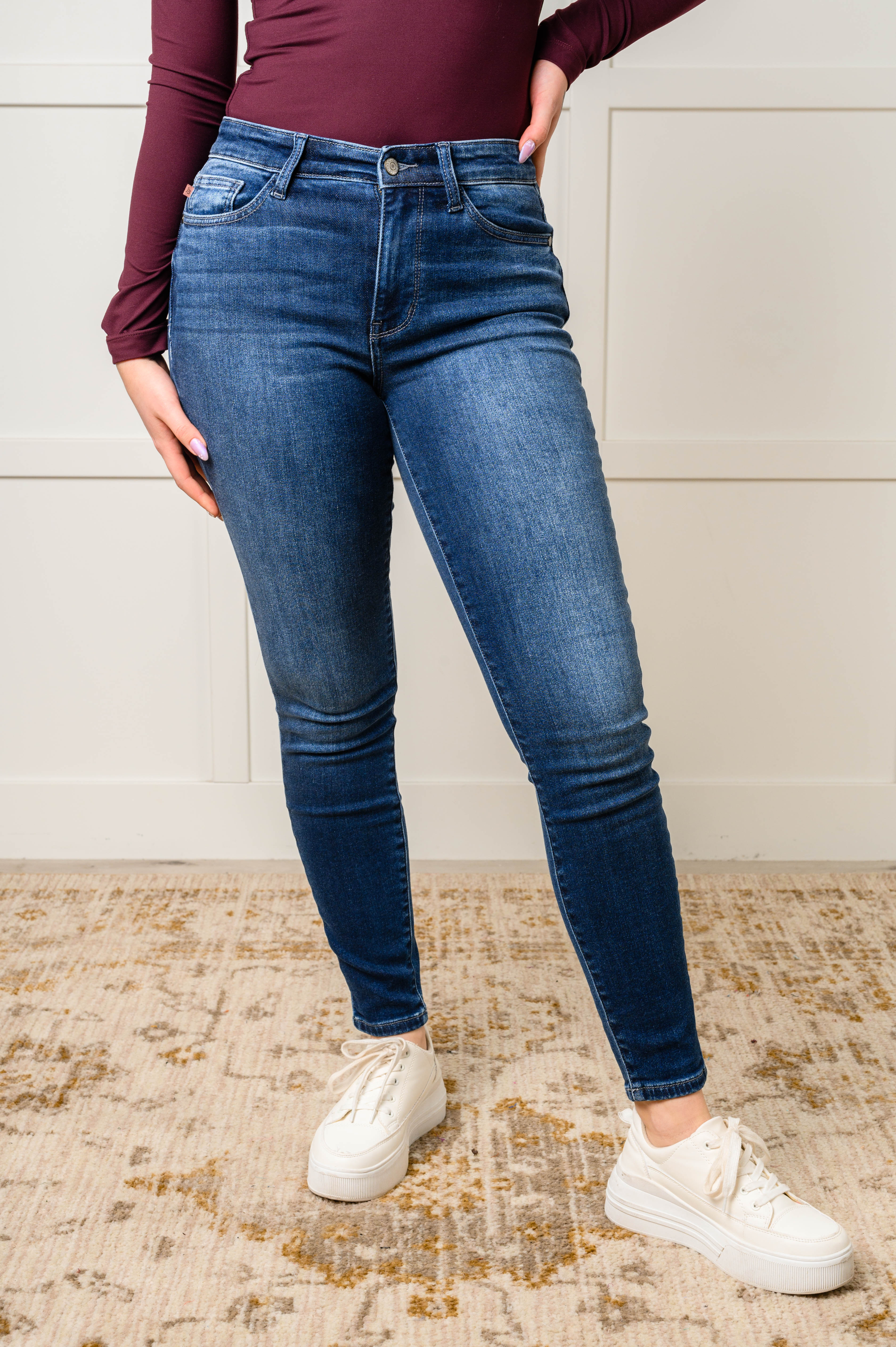 JUDY BLUE: Skylar Mid Rise Thermal Vintage Skinny Jean