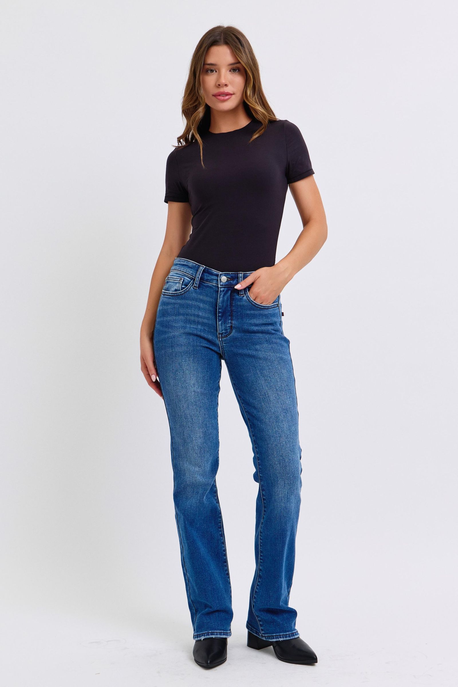 JUDY BLUE: Mid-Rise Bootcut Jeans with Thermal Lining