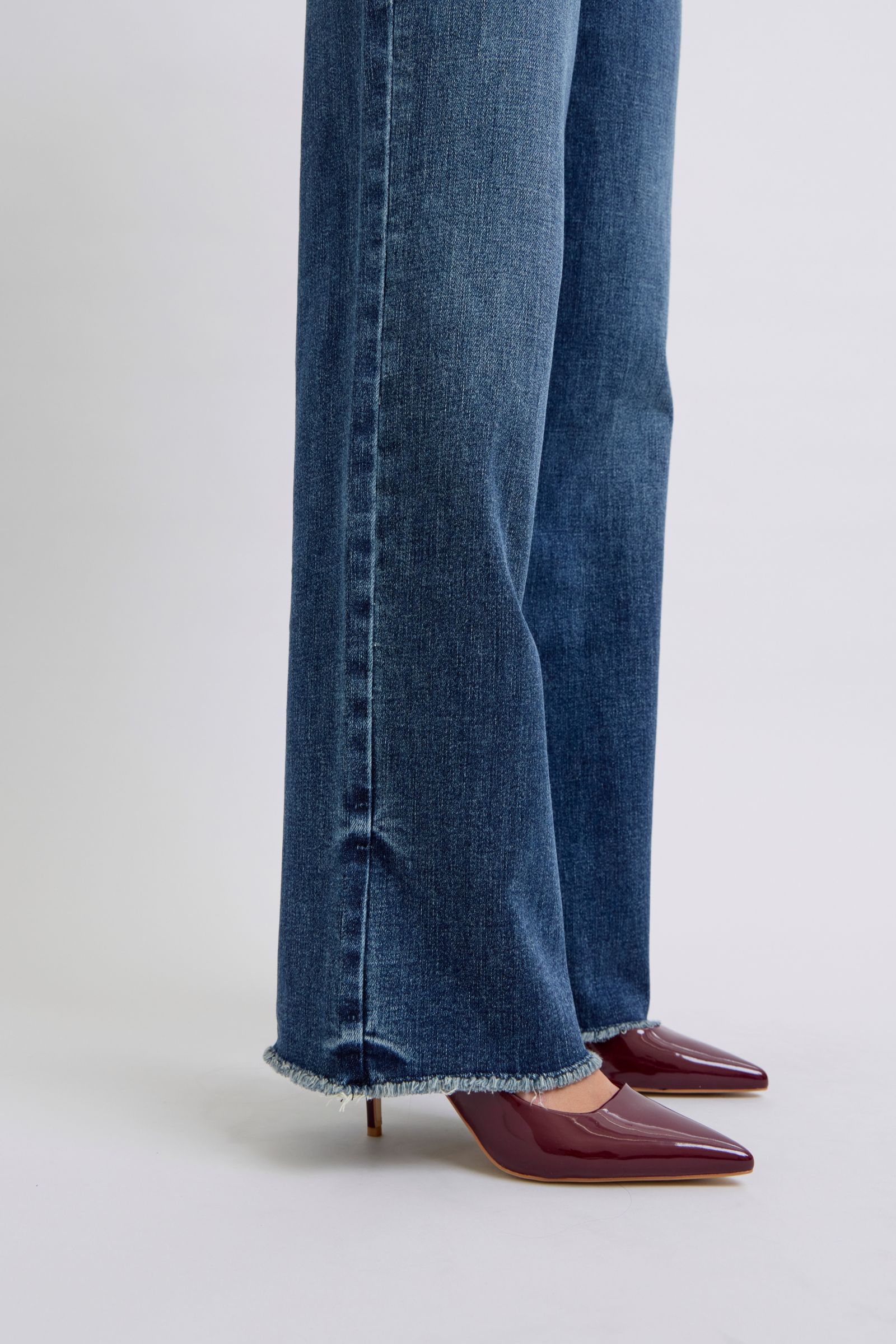 JUDY BLUE: Raw Hem Mid Rise Jeans